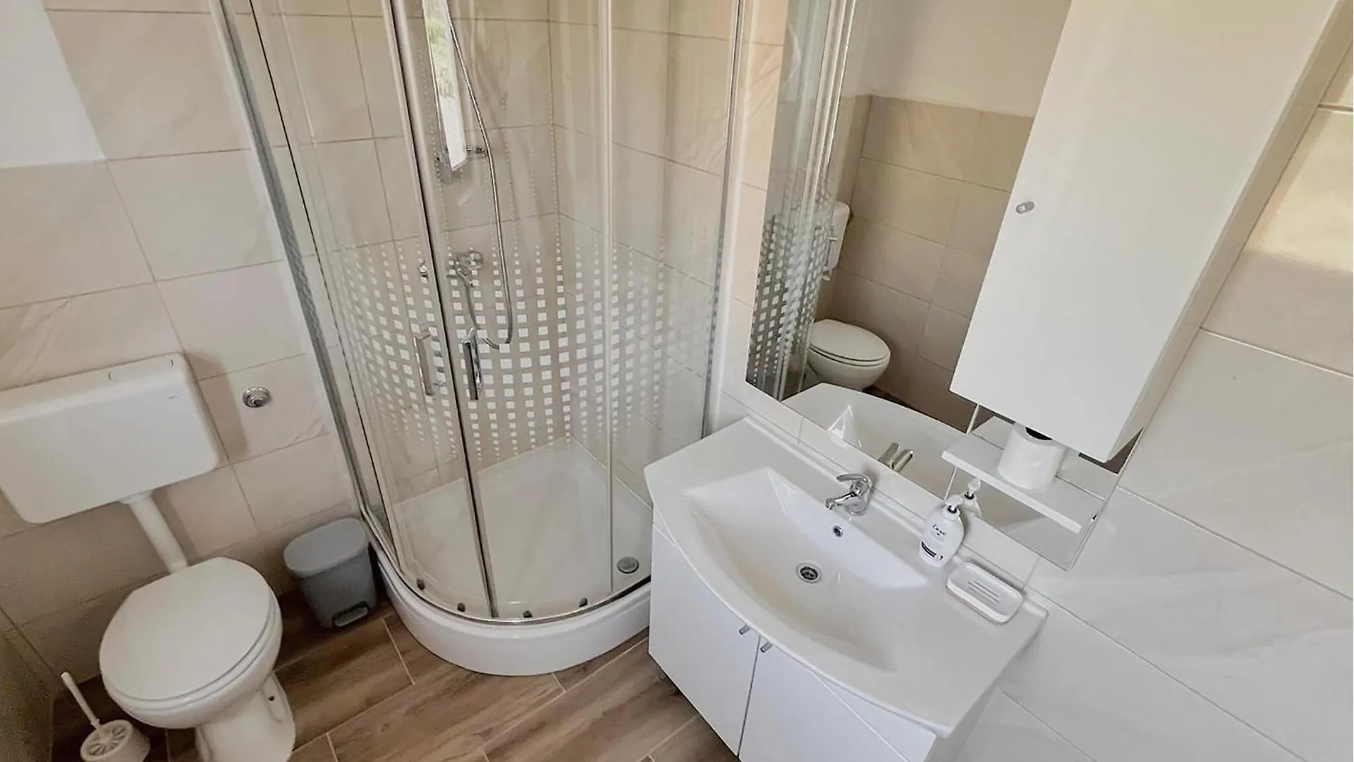 4 Bedroom Pet Friendly Home In Rupalj 0*,